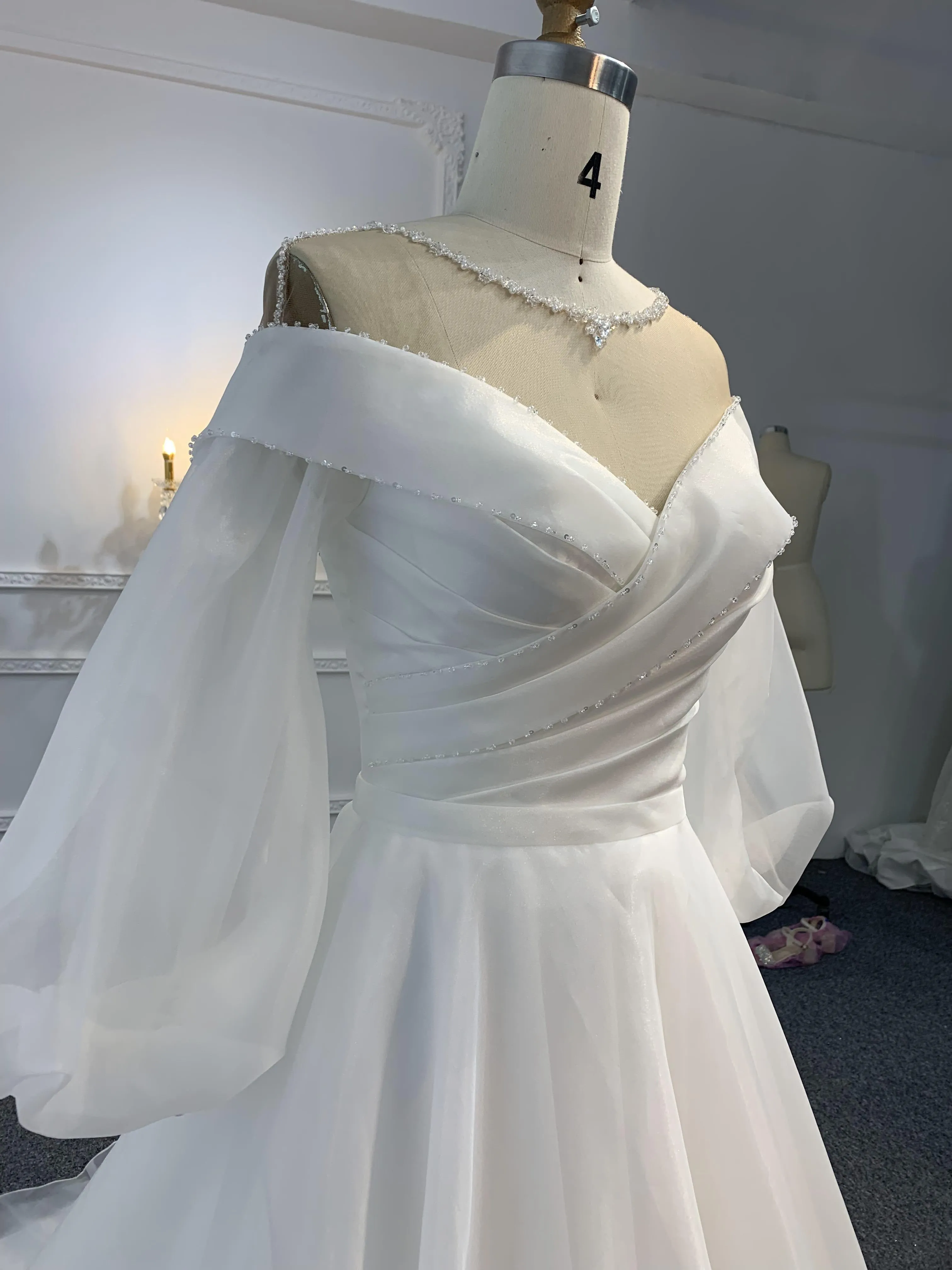 Z020-The Organza Long Sleeve Sweetheart Neckline Wedding Gown With Long Tail