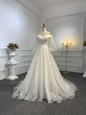 Z020-The Organza Long Sleeve Sweetheart Neckline Wedding Gown With Long Tail