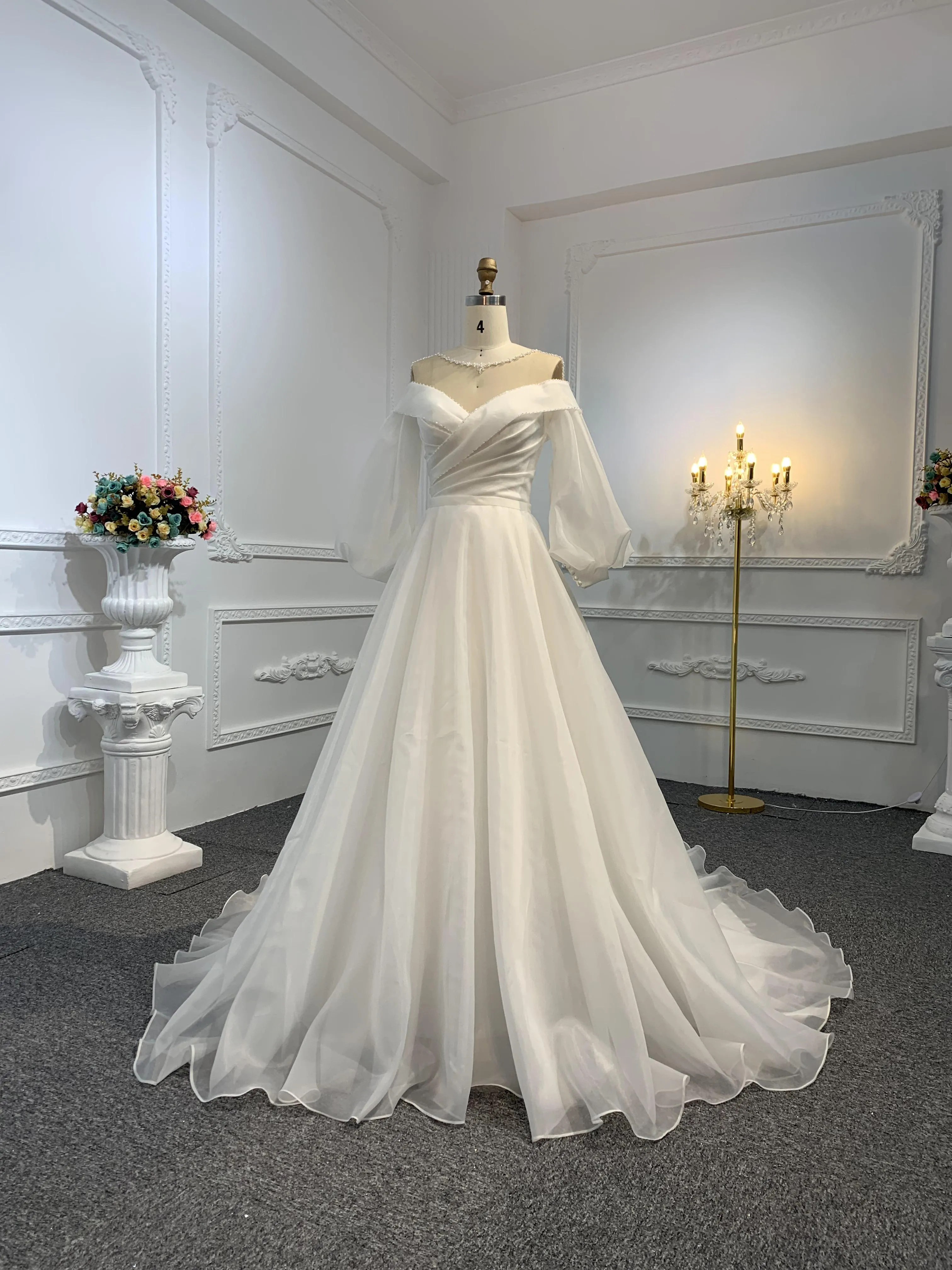 Z020-The Organza Long Sleeve Sweetheart Neckline Wedding Gown With Long Tail